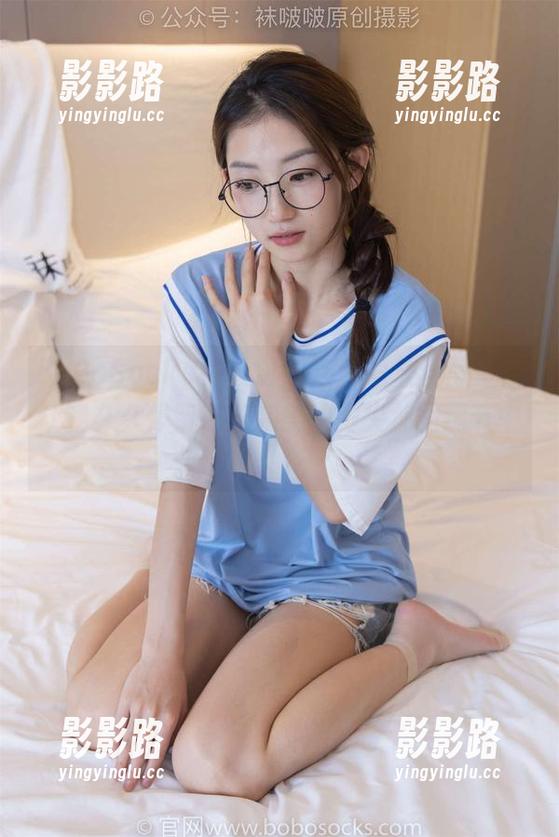 BoBoSocks袜啵啵-芝士 BoBoSocks袜啵啵 - 芝士短灰丝写真,让我久久停留在那完美的脚尖加固细节中!