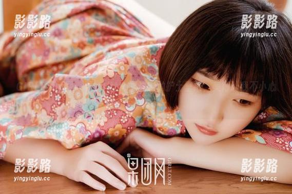 GIRLT果团网 - 看，little贝壳喵的护士壁纸，美得让我不小心多停留了！