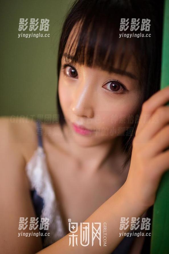 GIRLT果团网 - 纵深白色：钟紫怡的精选写真集，像冰雪中的小狐狸