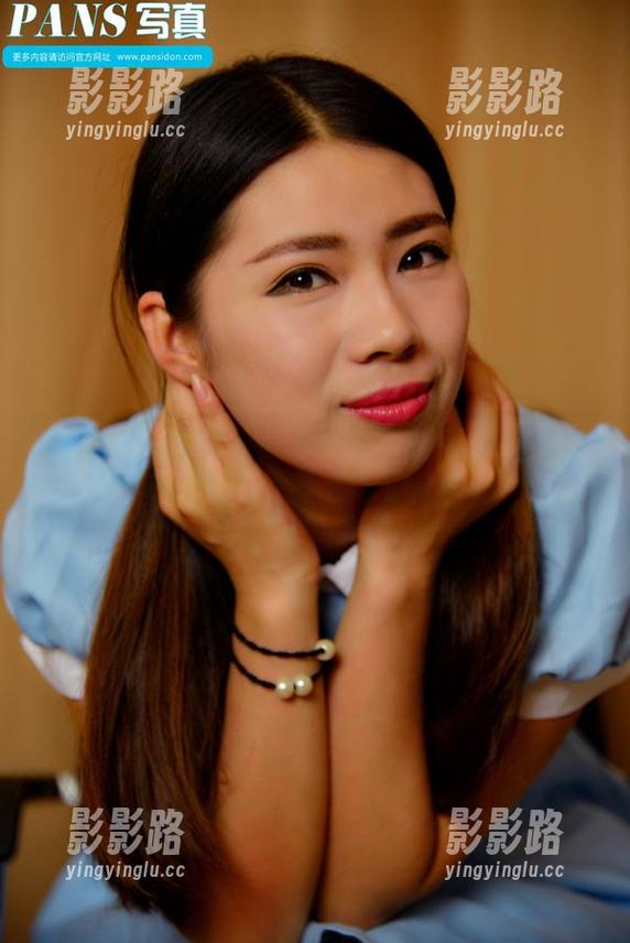 PANS - 小玥的裤里丝写真里有种难以言喻的张力，真想再看几遍。