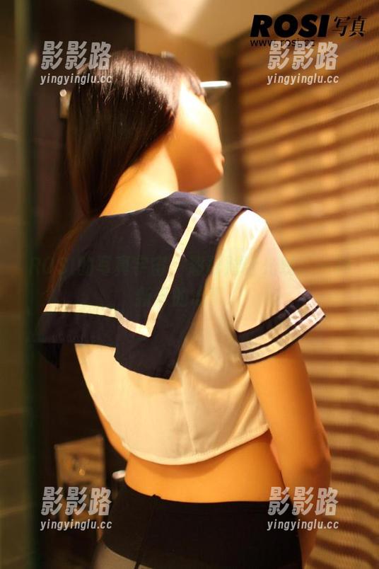 ROSI的写真宇宙：翘臀对话光线，一种新奇的心事。
