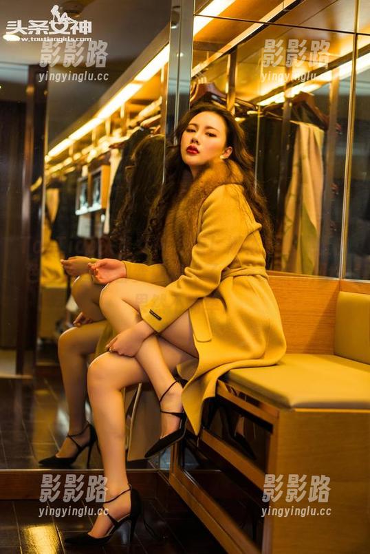 TouTiao头条女神 - 看！娜依灵儿换上白色，连图库都变得清纯了——最新的风格果然不简单。