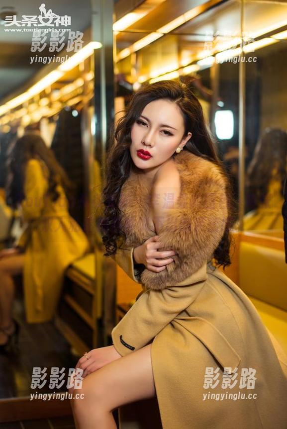 TouTiao头条女神 - 李温柔的图包，每张双人私拍都有种说不出的亲密感。