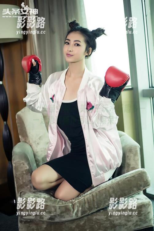 TouTiao头条女神 - 美纳子玩水乐趣多——泳池更新作品让人惊呆！