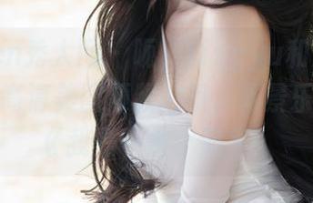 Xiuren秀人网 - 呃，Lingyu和她的牛仔裤，高清美图频频拍摄，背景乐真想是《我是一条小河》！