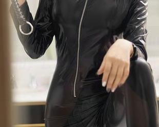 Xiuren秀人网 - 权威点评：nancy小姿的泳池私拍，套图里大片的水波光影让人想一头扎进去。