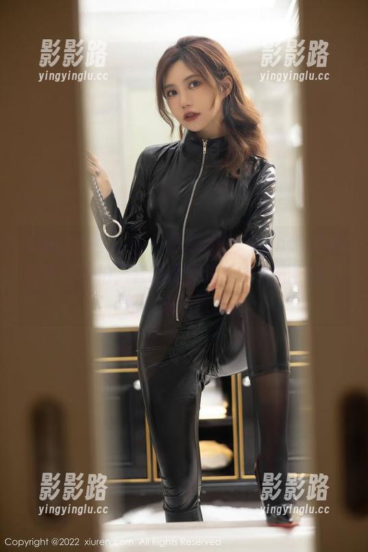 Xiuren秀人网 - 权威点评：nancy小姿的泳池私拍，套图里大片的水波光影让人想一头扎进去。