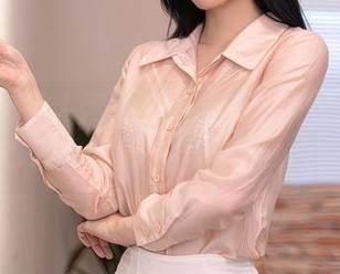 Xiuren秀人网 - 奶芙乔乔私拍漫游：天台巧妙的原图布局，让我心塞。