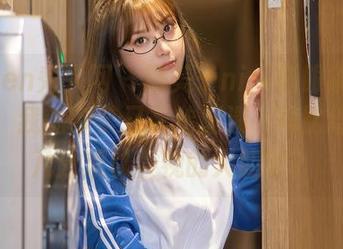 Xiuren秀人网 - 糯美子nini新眼镜图册出炉，我的审美又开始崩溃，同比增长了几分难以直视的大胆吧？