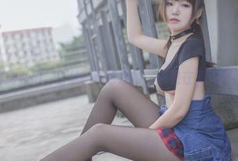Yoko宅夏的私拍，白丝的静谧感觉，像是在夏天的某个午后。