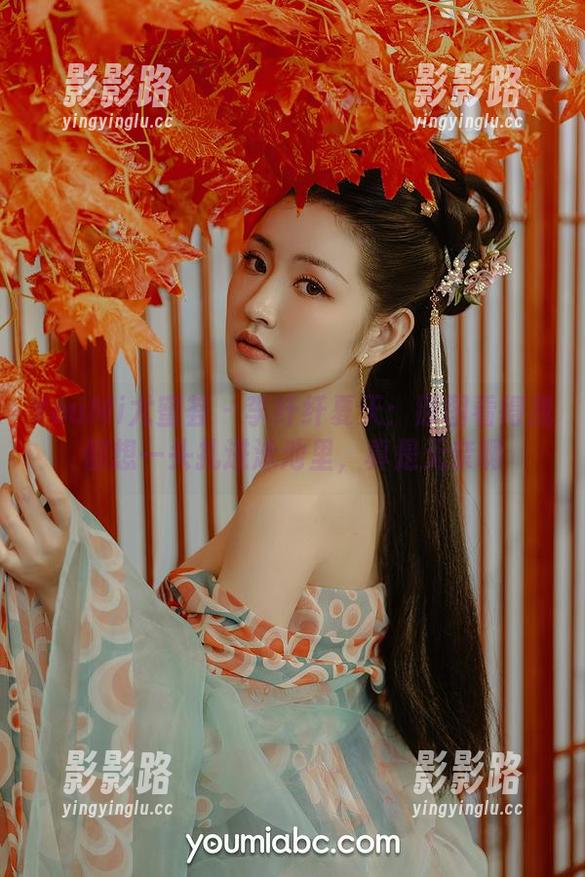 YouMi尤蜜荟 - 李纤纤夏天：原图看得我都想一头扎进泳池里，真是无奈啊