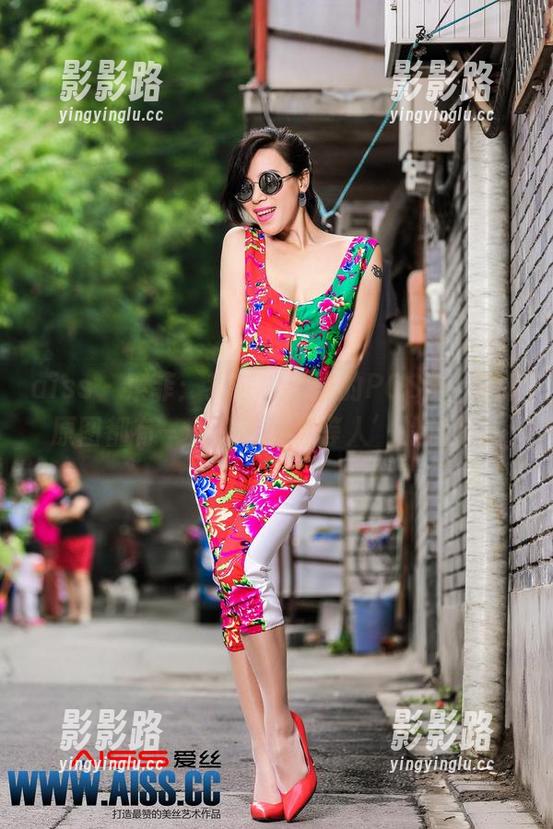 aiss-索菲 aiss - 索菲:我在秋日里的POSE,每张原图都有一种‘秋天不等人’的优雅。