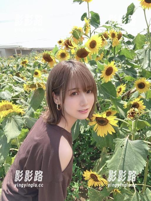 けん研(けんけん)的短裙风格真难以抗拒，原图里的每个角度都像在跟我对话！
