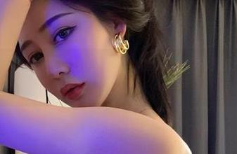 微密圈 - 好吧，原来不爱笑的赛琳的壁纸里藏着这么多匪夷所思的秘密。