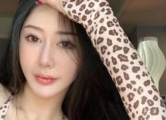 微密圈 - 不爱笑的赛琳的万圣节私房原图，这个造型是为了吸引鬼怪吗？我开始怀疑了。