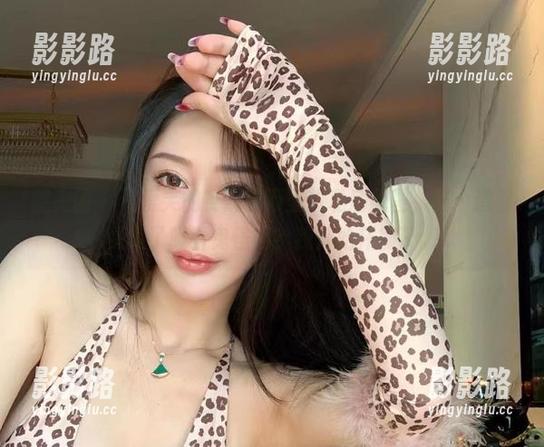 微密圈 - 不爱笑的赛琳的万圣节私房原图，这个造型是为了吸引鬼怪吗？我开始怀疑了。