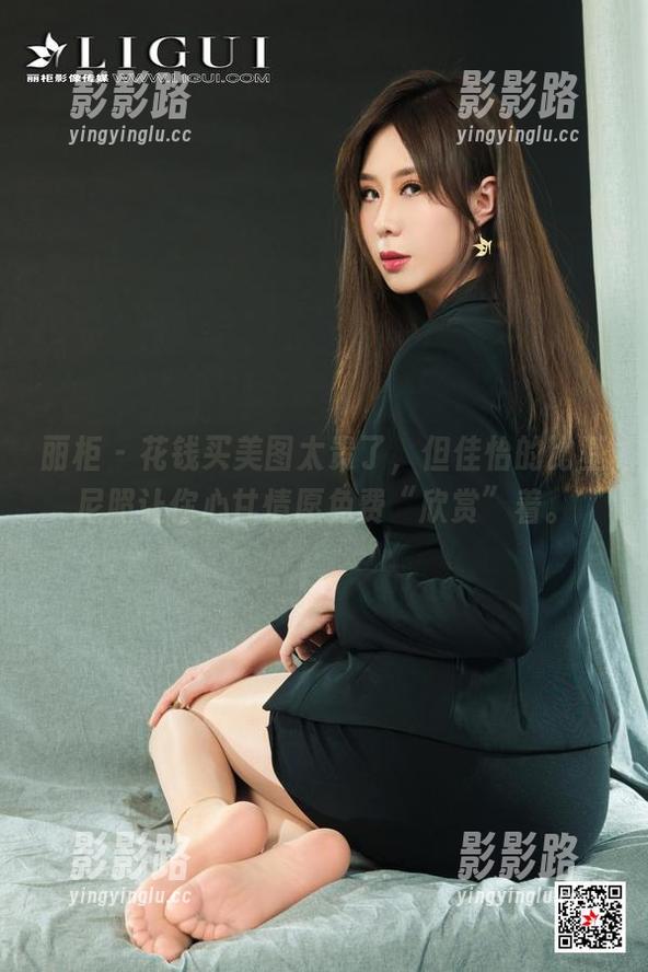 丽柜 - 花钱买美图太贵了，但佳怡的比基尼照让你心甘情愿免费“欣赏”着。