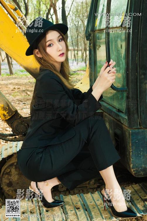 丽柜 - 私房图集非你莫属，怡萱的丽柜给我们展示了天上掉下来的仙女。