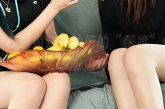 丽柜 - 在线游走在钟情的“御姐”作品和尴尬边缘
