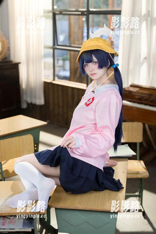 网盘里藏着九柒喵的校园写真，话说这背景也太美了吧！