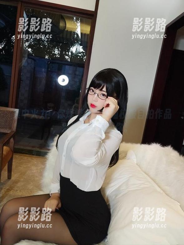 集中火力：你烨烨全套学姐校服自拍作品，别说我没提醒你。