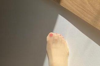 微密圈 - 这是俏妞qiaoniuTT的身材图集：你以为是模特？其实是吃了吗的双下巴！