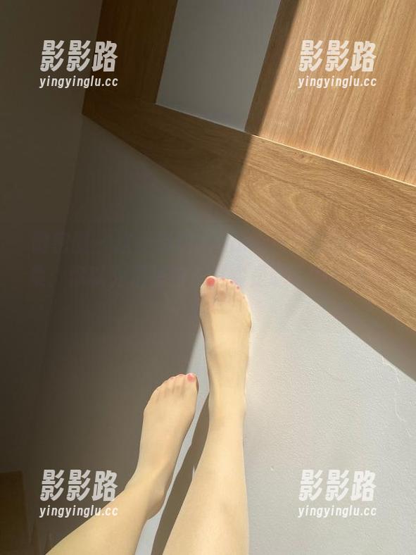 微密圈 - 这是俏妞qiaoniuTT的身材图集：你以为是模特？其实是吃了吗的双下巴！