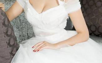 克拉女神 - 僮僮的短裙：抵抗图库中一切审慎目光的另类声明！