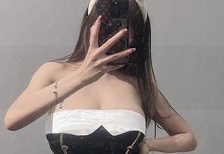 微密圈 - 兔宝妮to的办公室私拍，平常的办公桌一下子变得不那么普通了。