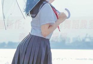 兔玩映画新作：图片里的舞蹈教室和那身奇怪的体操服。