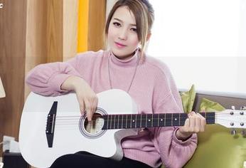 头条女神 - 樊安妮在线分享她的毛衣——美图，而你能不能稍微看得深一点？