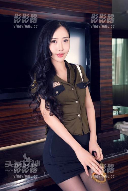 头条女神 - 看！艾小青的少女艺术大集合，意外的似曾相识。