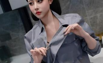 妹子出击！奈汐酱Nice的35号自拍本美图，奶鲜得令人想舔屏