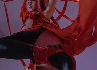 精选美图，观看小和甜酒在“蔚蓝档案”中与海浪拌嘴的一番热情！