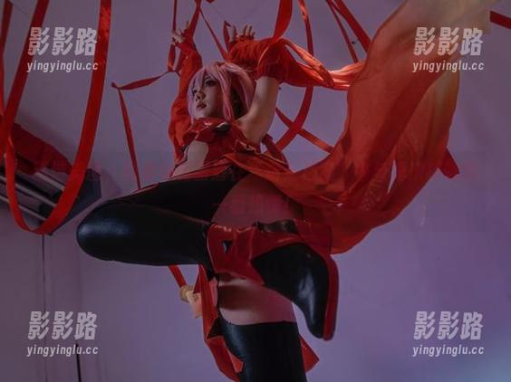 精选美图，观看小和甜酒在“蔚蓝档案”中与海浪拌嘴的一番热情！