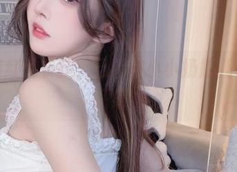 让人眼红的长腿，已经被小小奶瓶儿收入作品集！