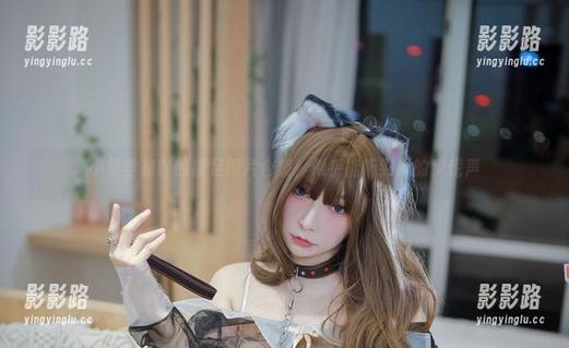 小泉学姐吖的裸足图片合集，似乎能听到她的步伐声