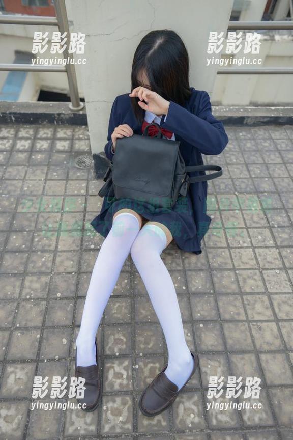 少女秩序 - 晞可的这组套装，图片中居然让我想起了前一天的我，真奇怪。