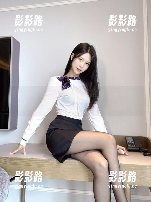 全套写真游走在美与调皮之间，抖娘利世就是魔法师，别问，问就是毛衣！