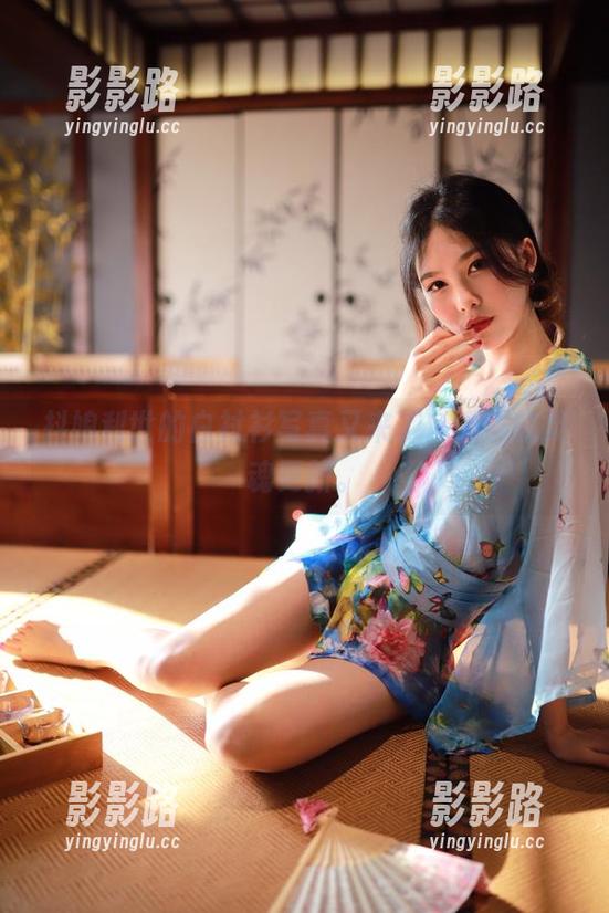 抖娘利世的白衬衫写真又来了，满满的灵魂更新。