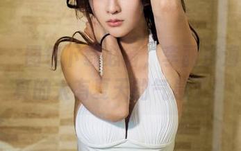 推女郎 - 图包下载必备，李丽莎海边漫步真的太有夏天的气息了！