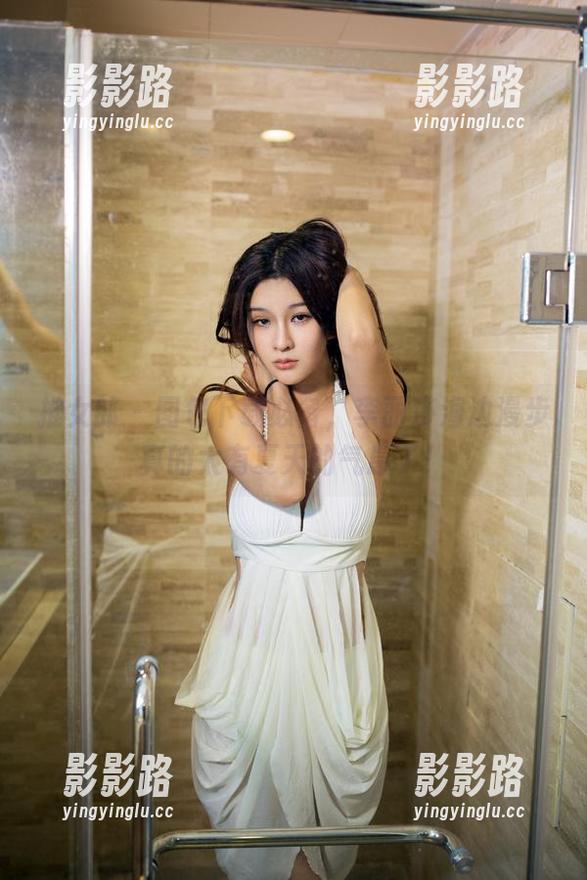 推女郎 - 图包下载必备，李丽莎海边漫步真的太有夏天的气息了！