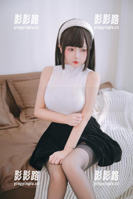 牛仔裤和日奈娇，这搭配真是绝了！想要原图？直接下载轻松搞定！