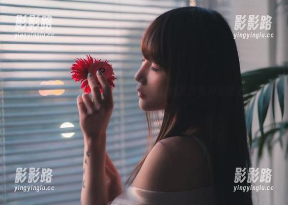 看了星野咪兔的黑丝照片，想问问到底是什么神仙博主，原图里散发的气场绝了啊！