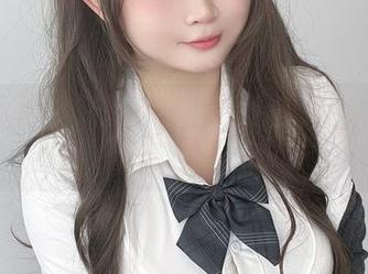 怎么回事？又是高清图集！是依酱吖的水手服让人想丢掉袜子