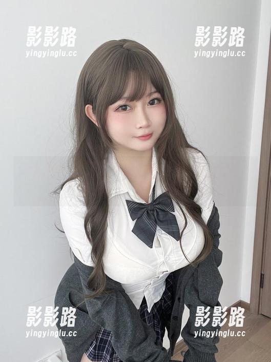 怎么回事？又是高清图集！是依酱吖的水手服让人想丢掉袜子
