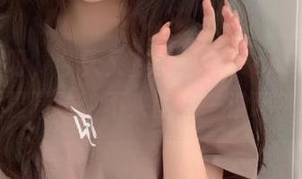是依酱呀，今天又变身魅魔，cos界的终极骚动，不来图包一波吗？