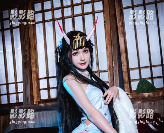 木之本果以秘书之姿亮相，抛出的一波美图（太美了，无法自拔）。