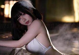 照片里末夜787换上黑色漆皮，一秒成为街舞中的兔女郎哦！