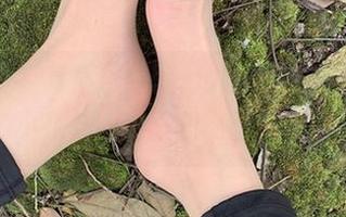 微密圈 - 高质量美图，桃脱了在连衣裙中的小花招，离奇却又引人注目。